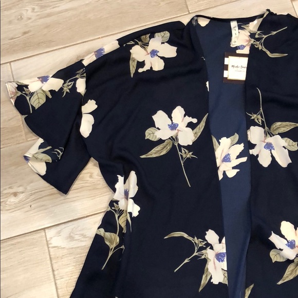 RESTOCKED NWT Navy Blue Floral Kimono Cardigan - Picture 2 of 8